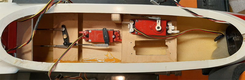 Servos antiques Alpina Multiplex